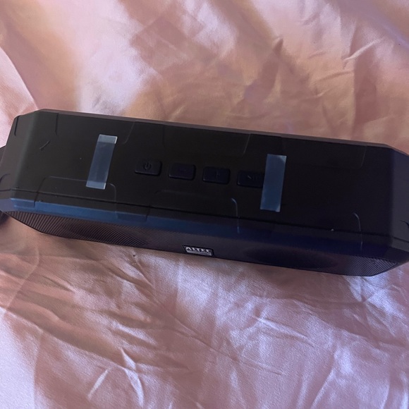 Altec Lansing Bluetooth speaker NWOT - Picture 2 of 2